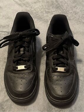 Nike Black Sneakers with White Tag Detail
